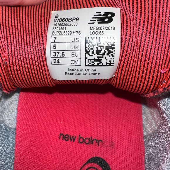 New Balance 860 tennis shoes - Picture 4 of 10